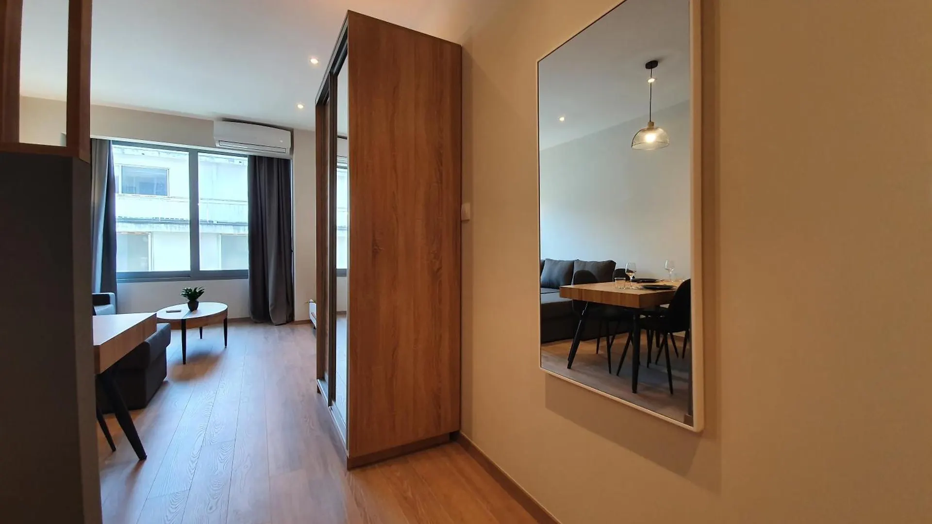 Palama Vibes By Proliving Hospitality テッサロニキ アパート